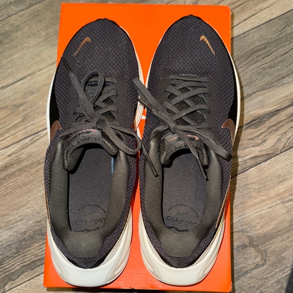 Nike Women's Revolution 8 Running Shoe Sz 9.5 - Picture 8 of 10